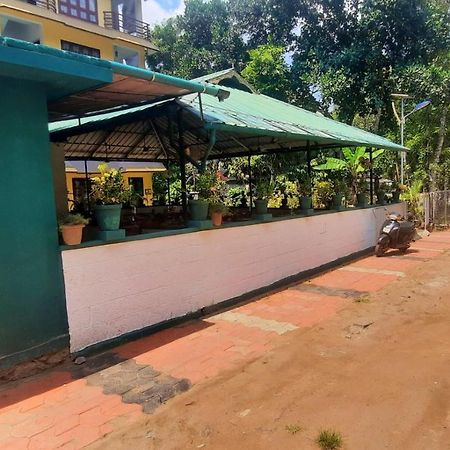 Aditi Thekkady Esterno foto